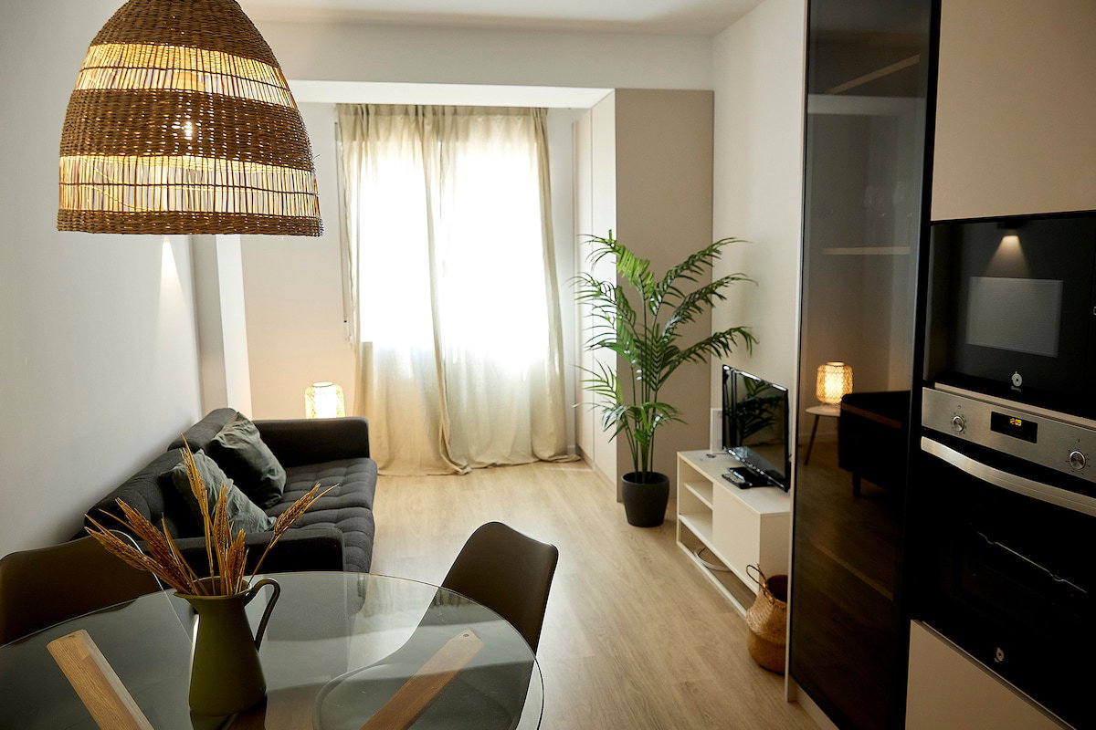 Salón con Smart TV y aire acondicionado