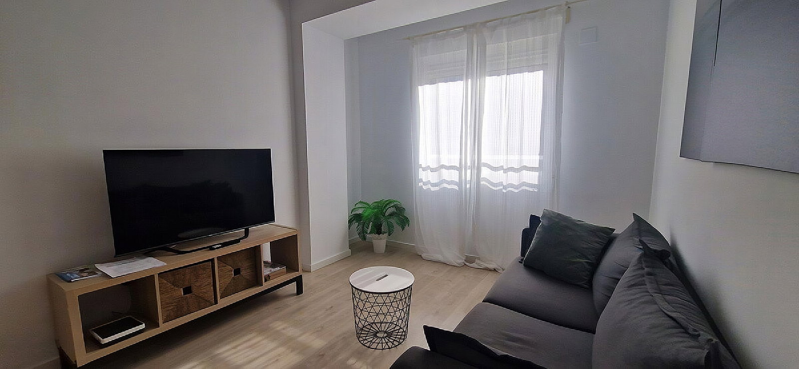 Private apartment /2 rooms with 2 baths in Valencia City!