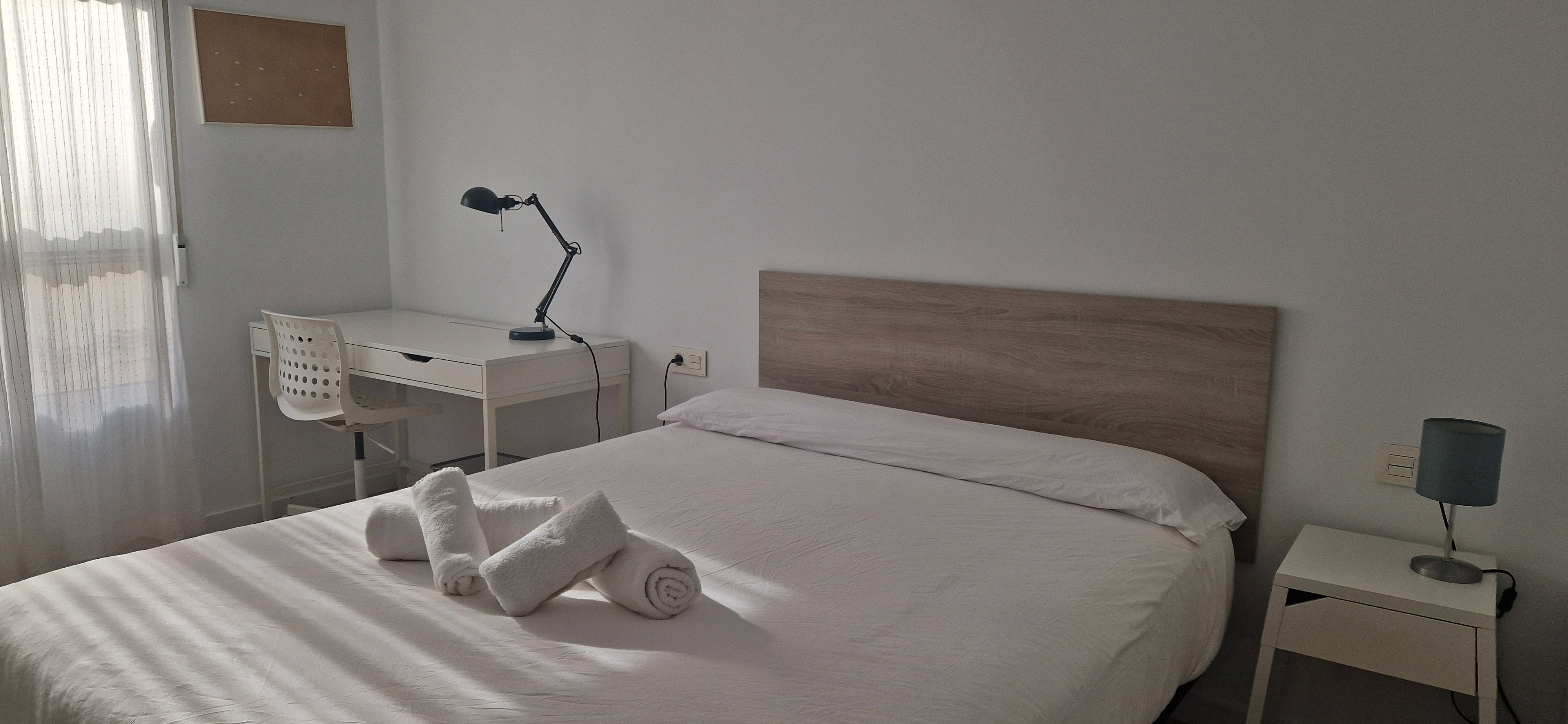 Private apartment /2 rooms with 2 baths in Valencia City!