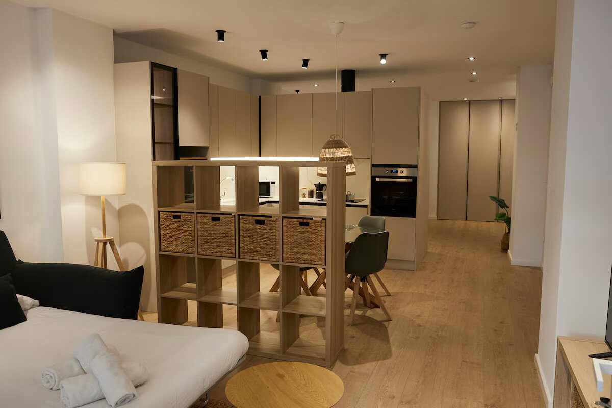 Apartamento loft con cocina office completamente equipado. Cama doble y sofá cama doble ideal para 2 personas, 4 amigos o una familia.