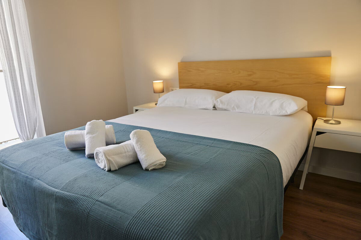 Chic 2BR/2BA Flat | Walk to City Center, VALENCIA ★