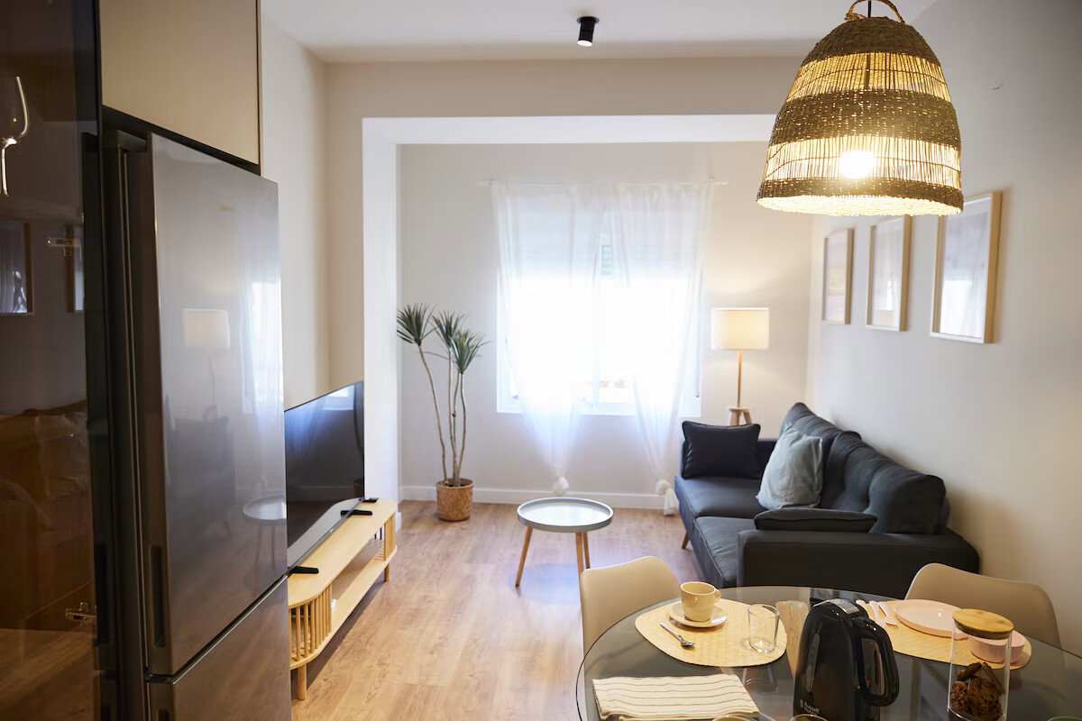 Chic 2BR/2BA Flat | Walk to City Center, VALENCIA ★