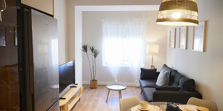 Chic 2BR/2BA Flat | Walk to City Center, VALENCIA ★