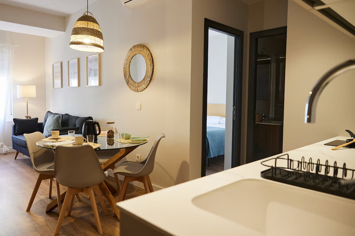 Chic 2BR/2BA Flat | Walk to City Center, VALENCIA ★