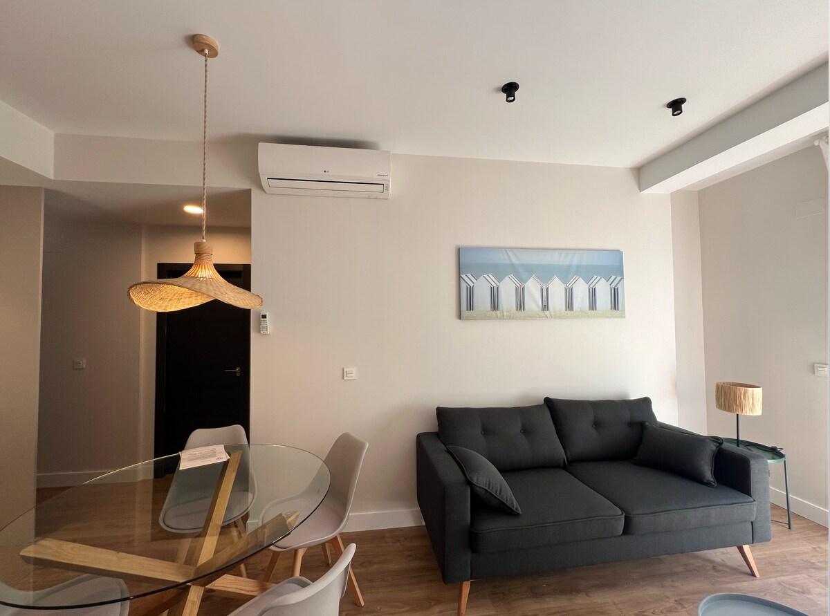 Sunny Terrace 2BR/2BA VALENCIA ★ Renovated & Walk to City Center!