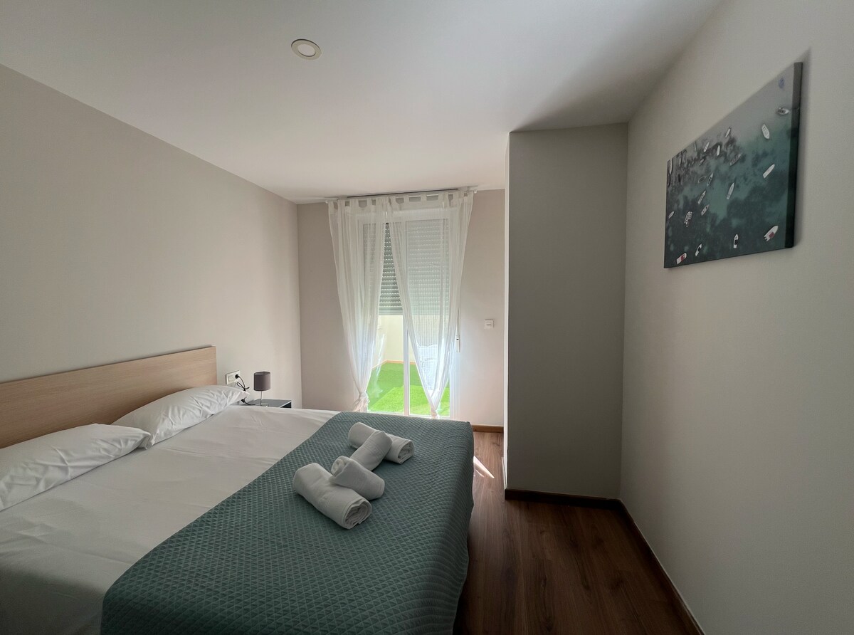 Sunny Terrace 2BR/2BA VALENCIA ★ Renovated & Walk to City Center!