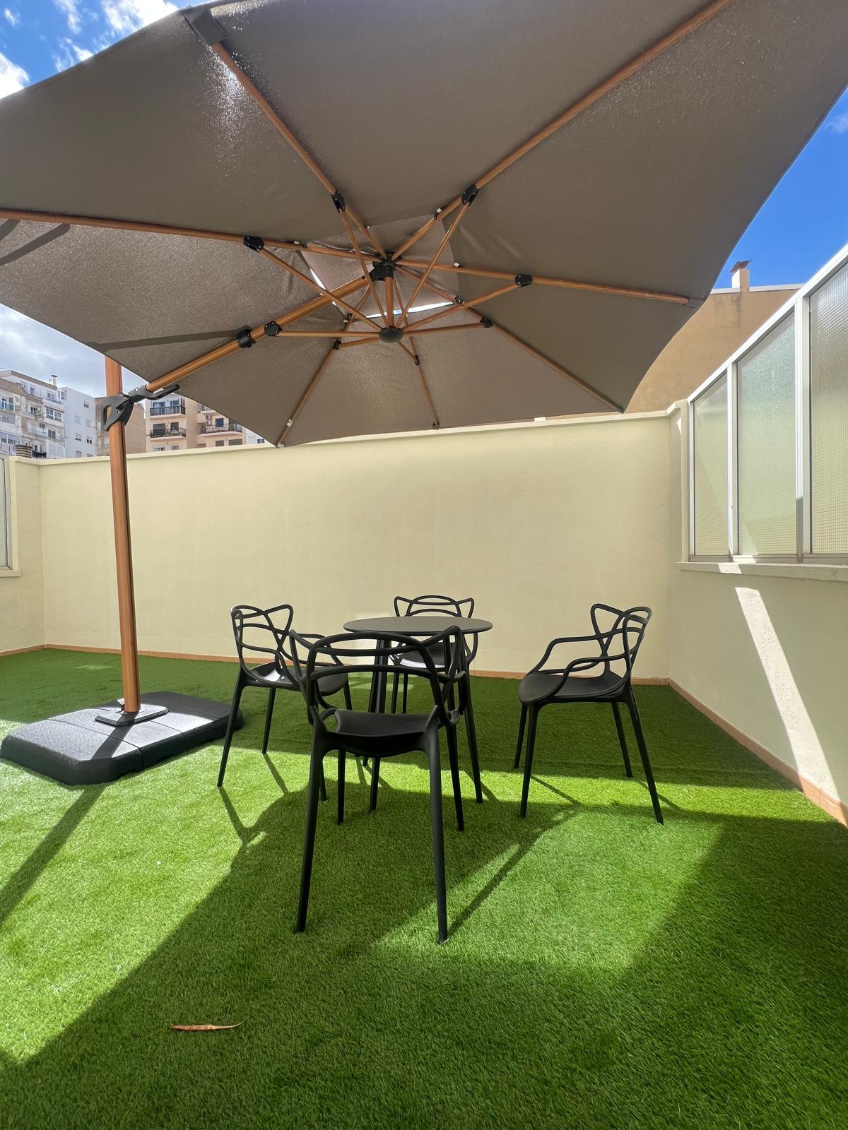 Sunny Terrace 2BR/2BA VALENCIA ★ Renovated & Walk to City Center!
