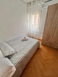 roomsBed