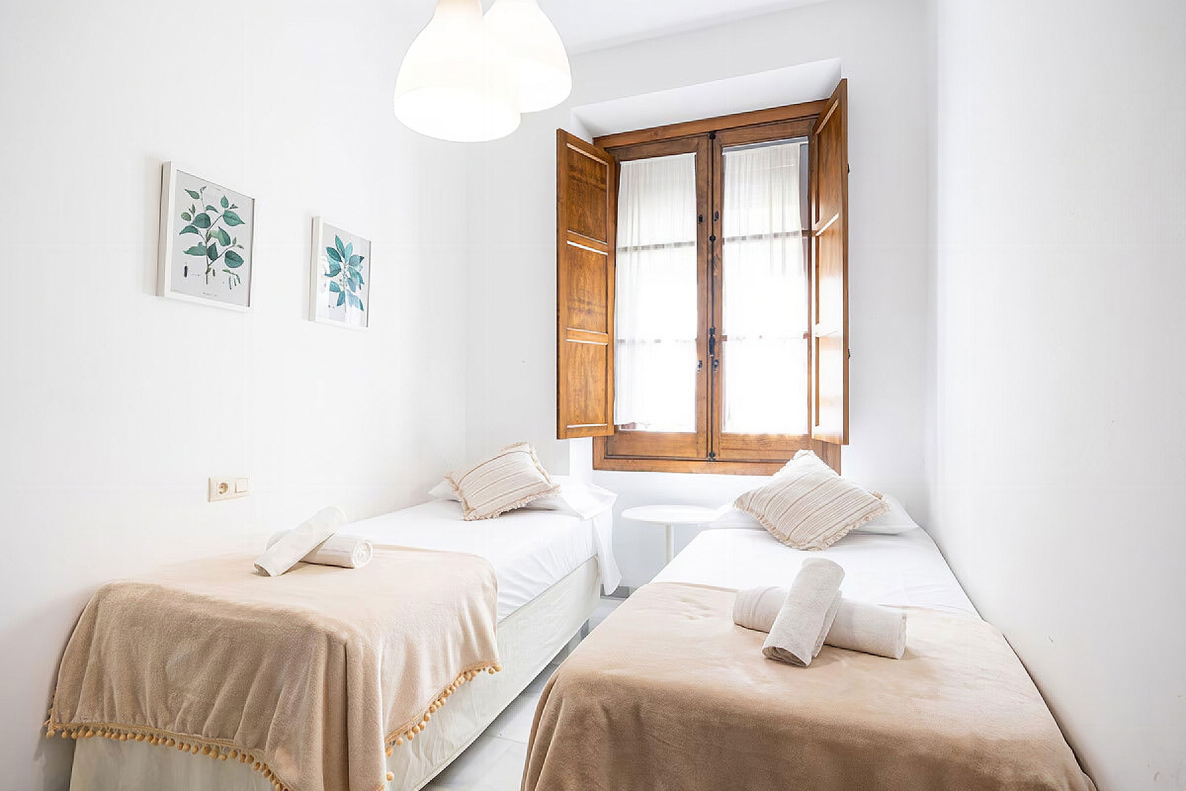 Cama, Foto de toda la habitación, Bed, Photo of the whole room