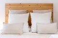 roomsBed