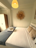 This recently renovated and fully furnished apartment is the ideal choice for th