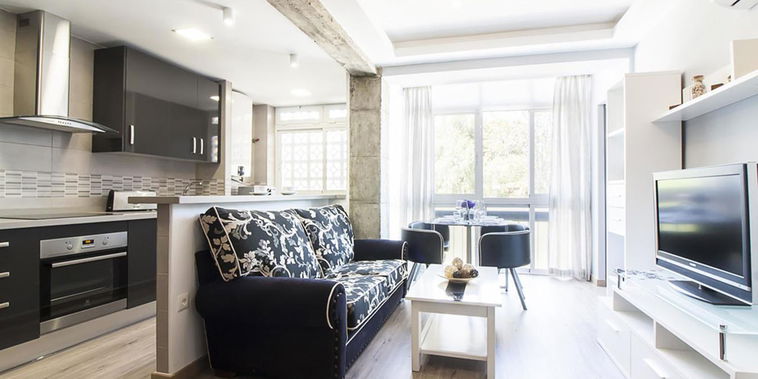This recently renovated and fully furnished apartment is the ideal choice for th