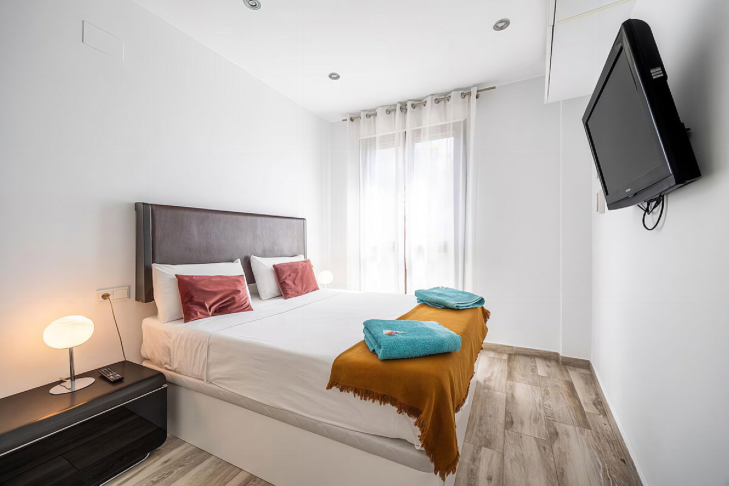 Cama, Foto de toda la habitación, Bed, Photo of the whole room