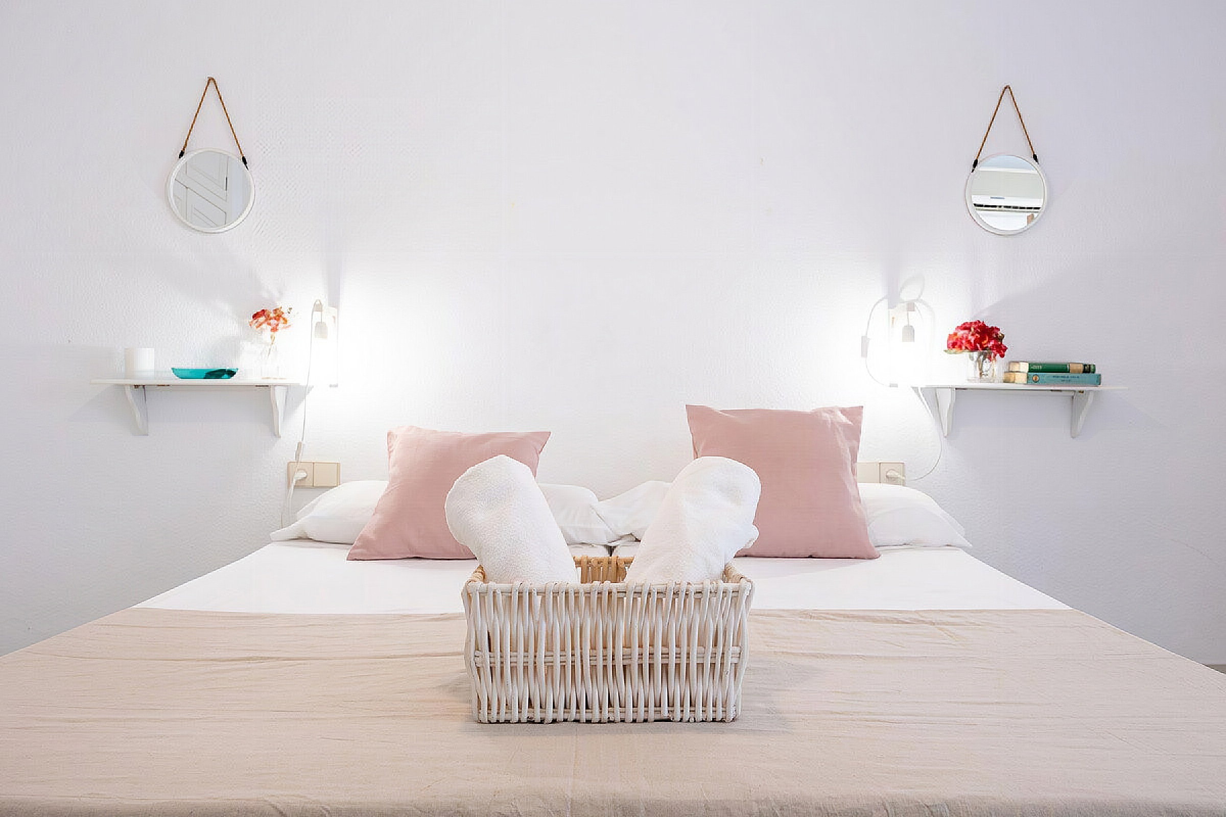 Cama, Foto de toda la habitación, Bed, Photo of the whole room