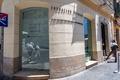Alojarse en Calle Refino significa estar en el corazón de Málaga.