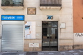 Alojarse en Calle Refino significa estar en el corazón de Málaga.