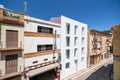 Alojarse en Calle Refino significa estar en el corazón de Málaga.