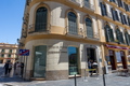 Alojarse en Calle Refino significa estar en el corazón de Málaga.