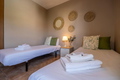 roomsBed