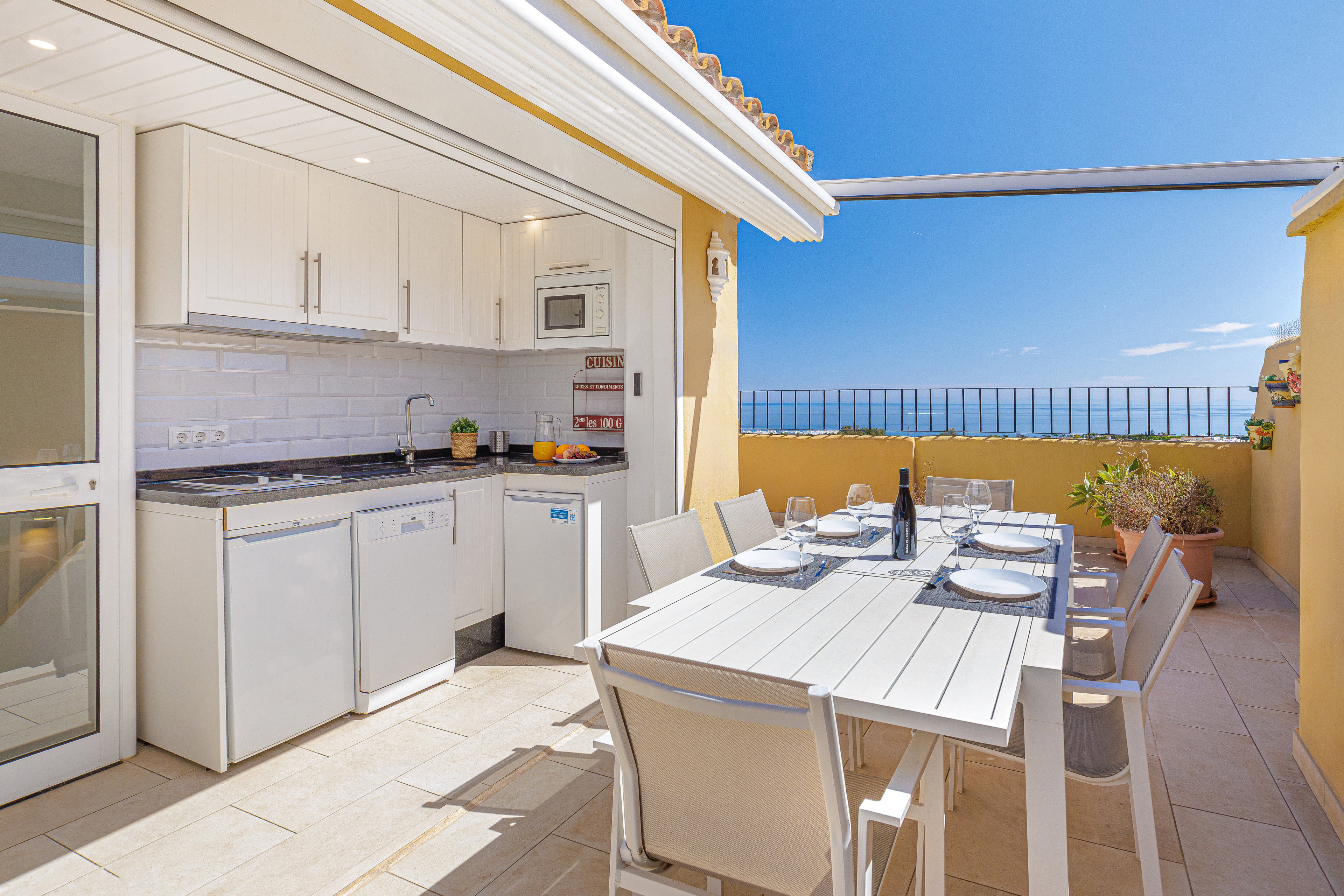 Stunning Sea Views & Solarium Penthouse Near Marbella 4BR