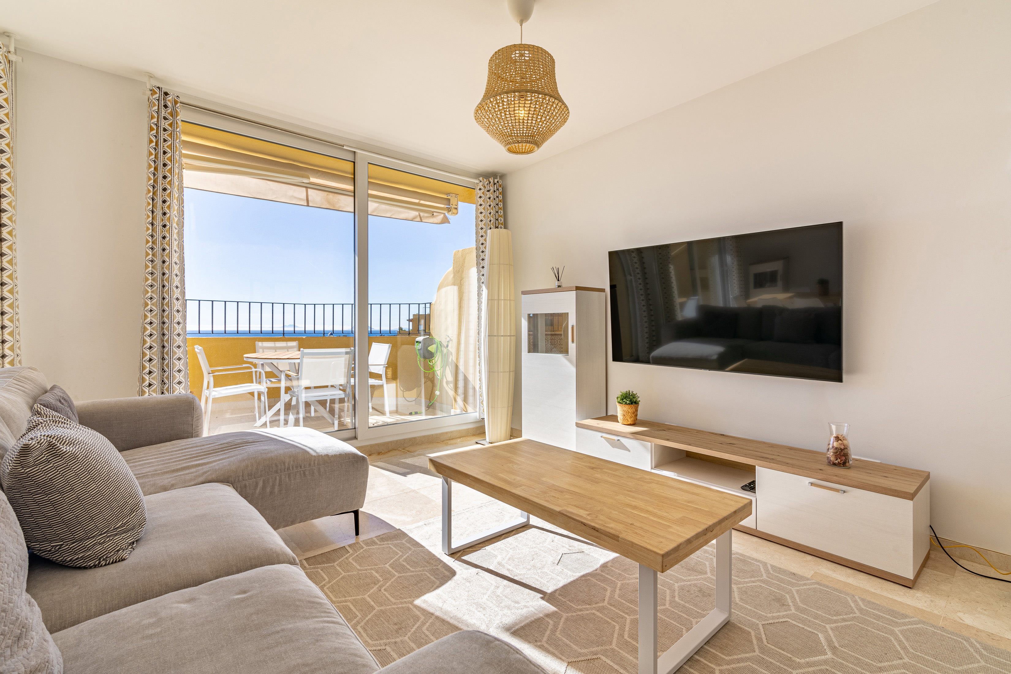 Stunning Sea Views & Solarium Penthouse Near Marbella 4BR