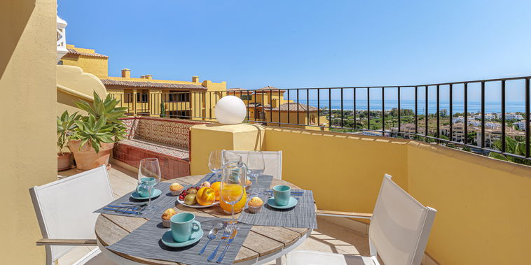 Stunning Sea Views & Solarium Penthouse Near Marbella 4BR