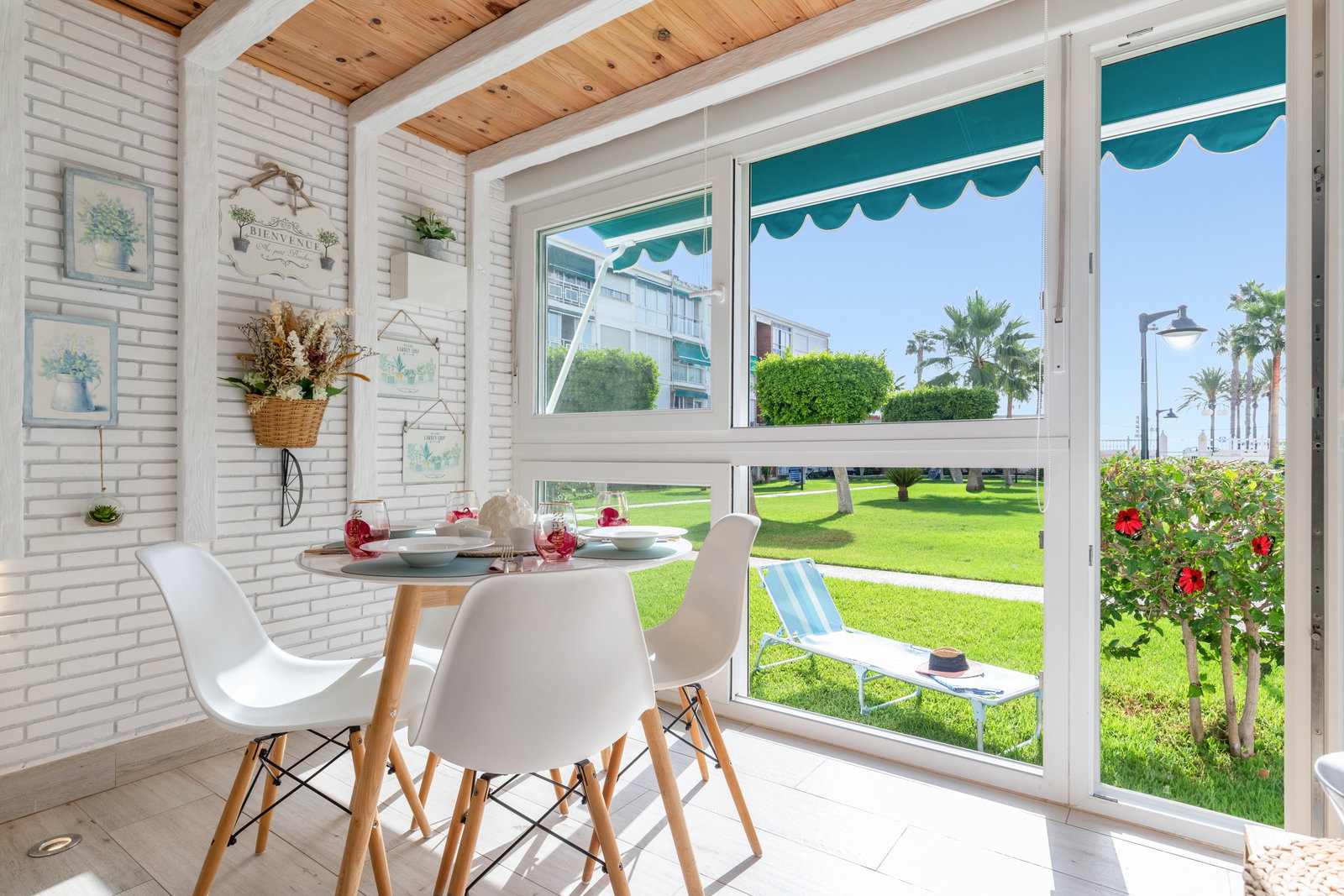 Encantador estudio frente al mar con piscina