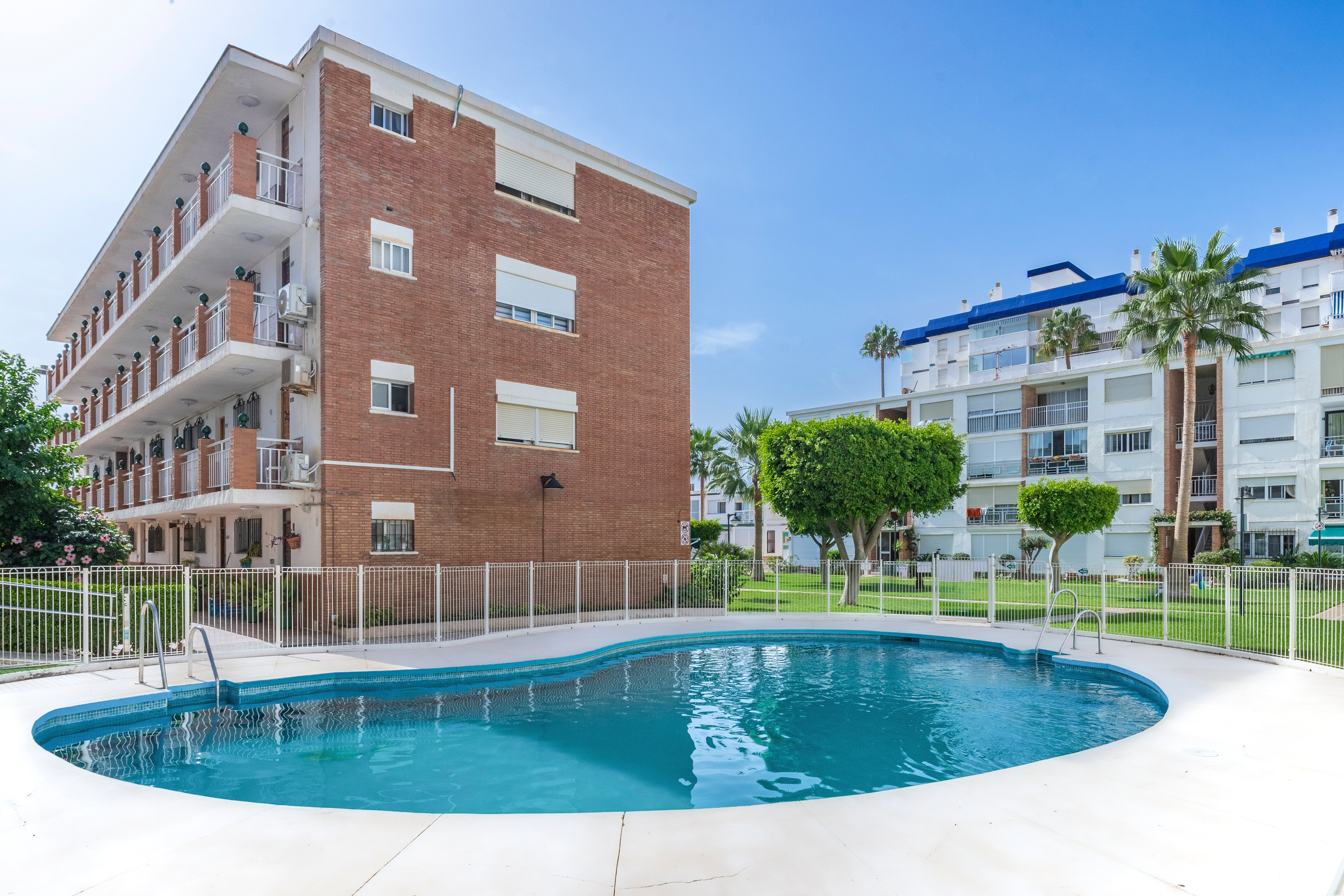 Encantador estudio frente al mar con piscina