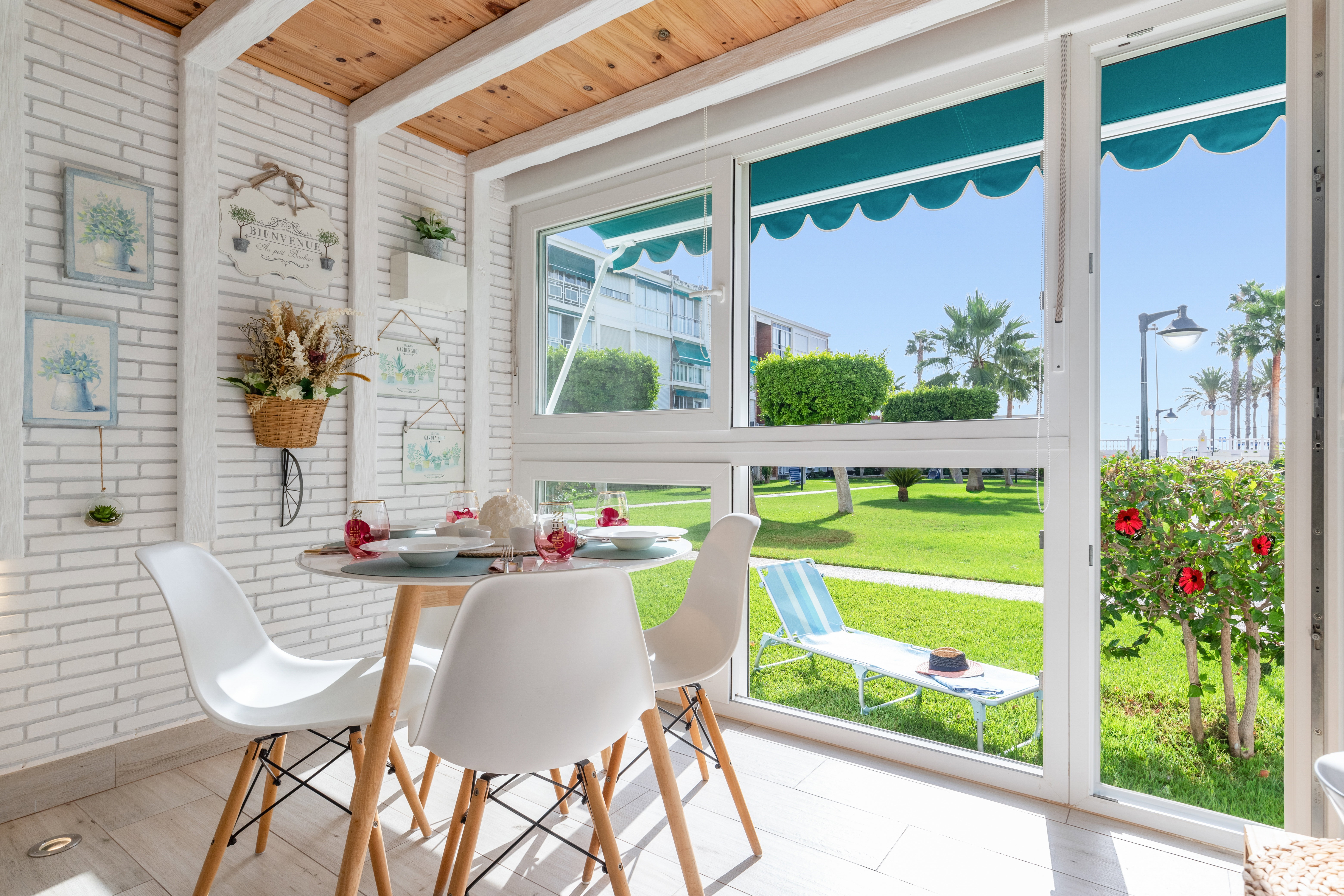 Encantador estudio frente al mar con piscina