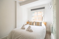 roomsBed