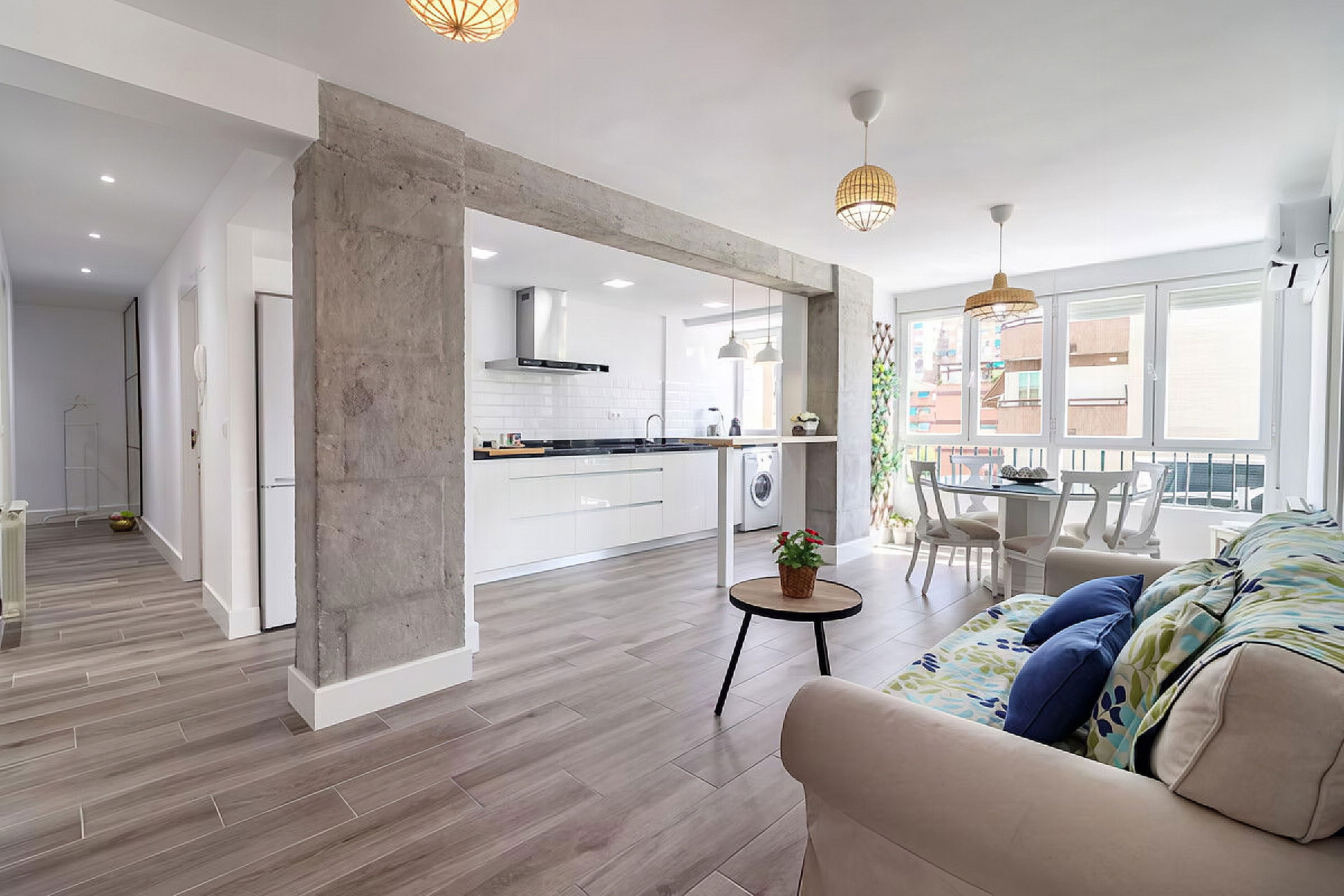 I present to you my house, a recently renovated apartment with 4 rooms for 8...