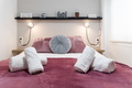roomsBed