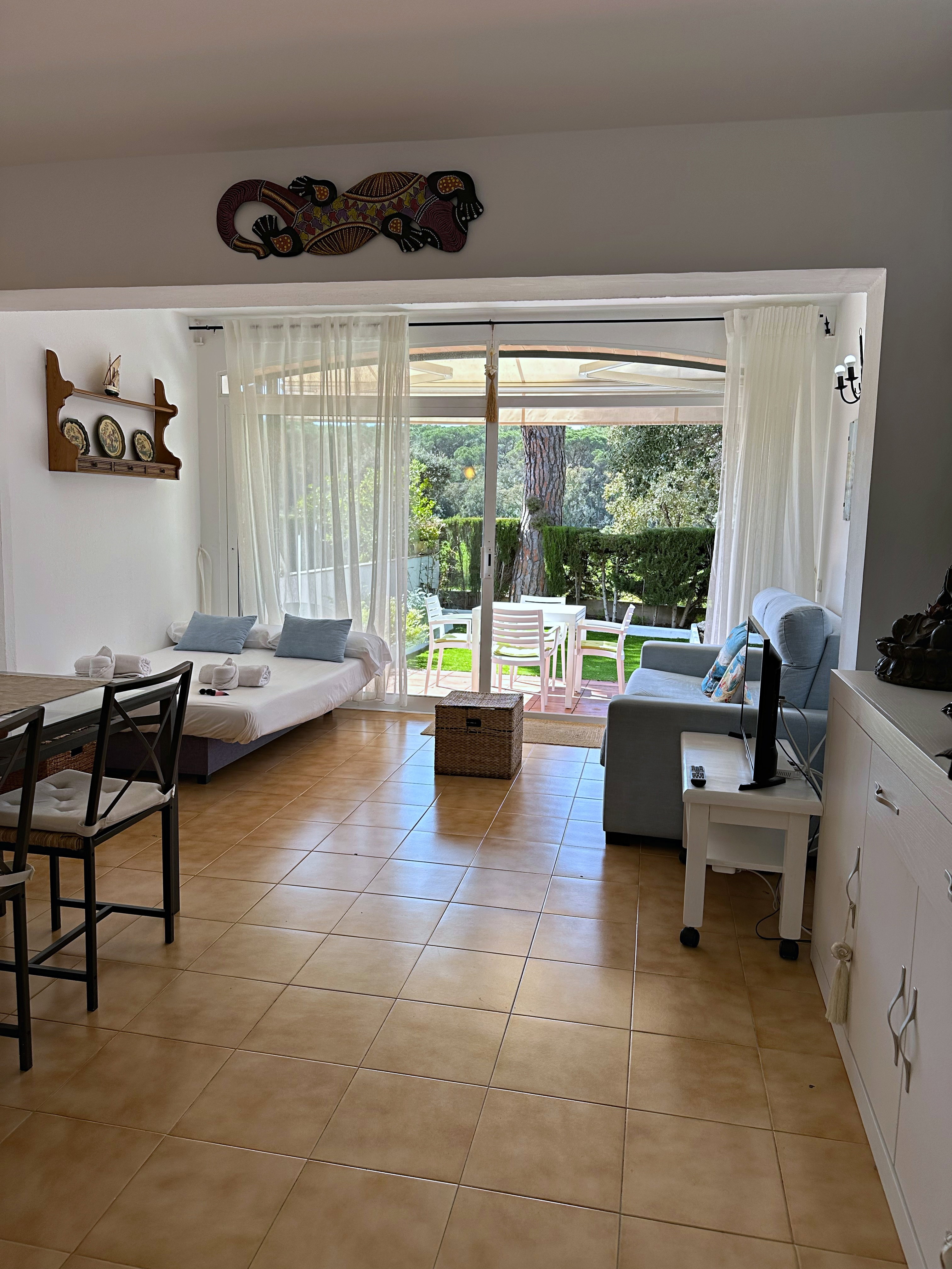 Refuge with terrace and pool in Calella