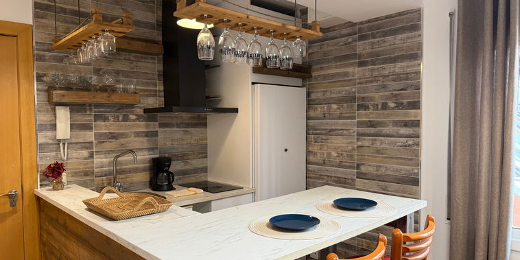 Amplio apartamento al lado del Camp Nou