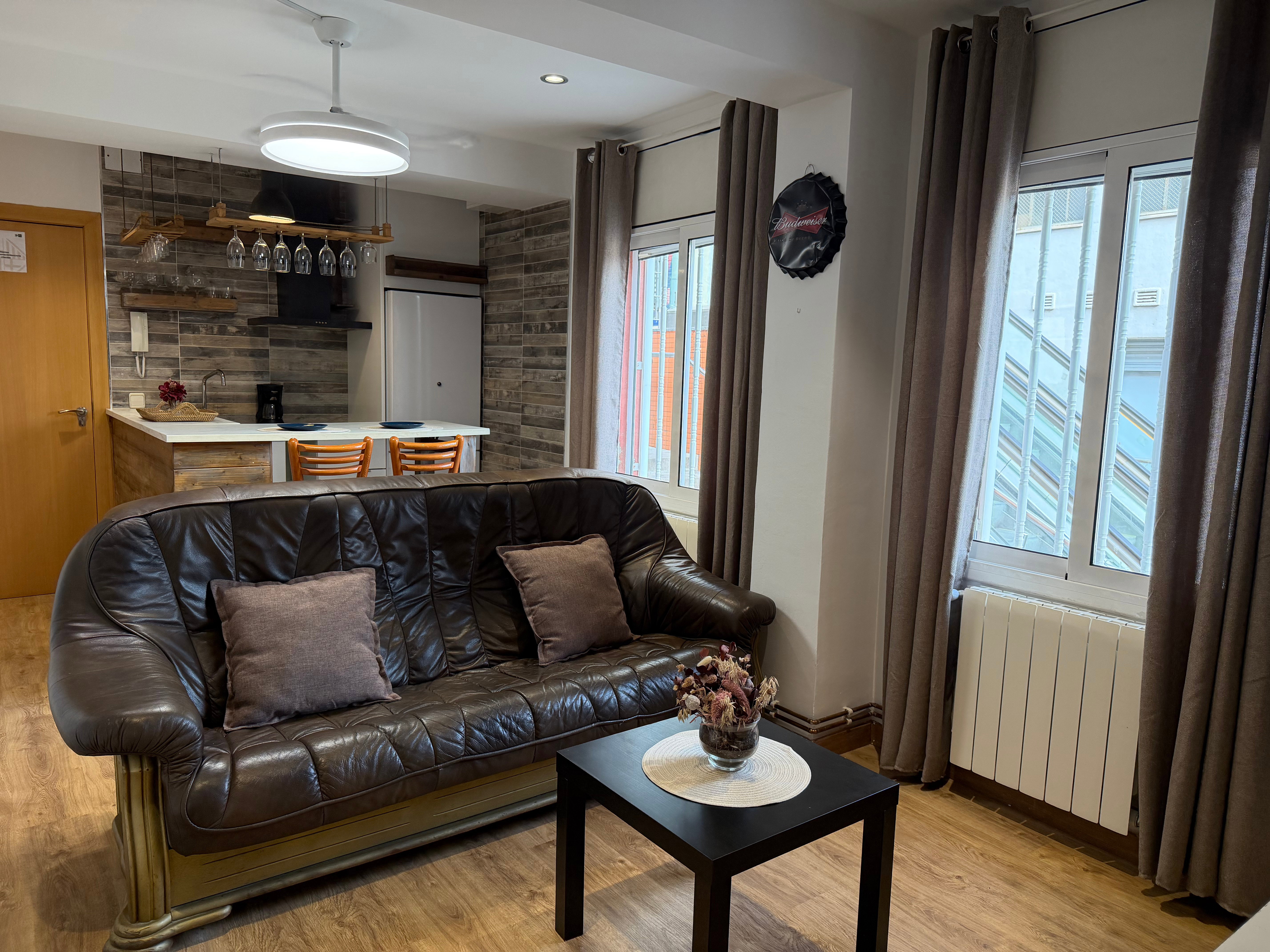 Amplio apartamento al lado del Camp Nou