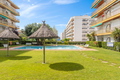 Apartamento familiar con piscina junto a la playa