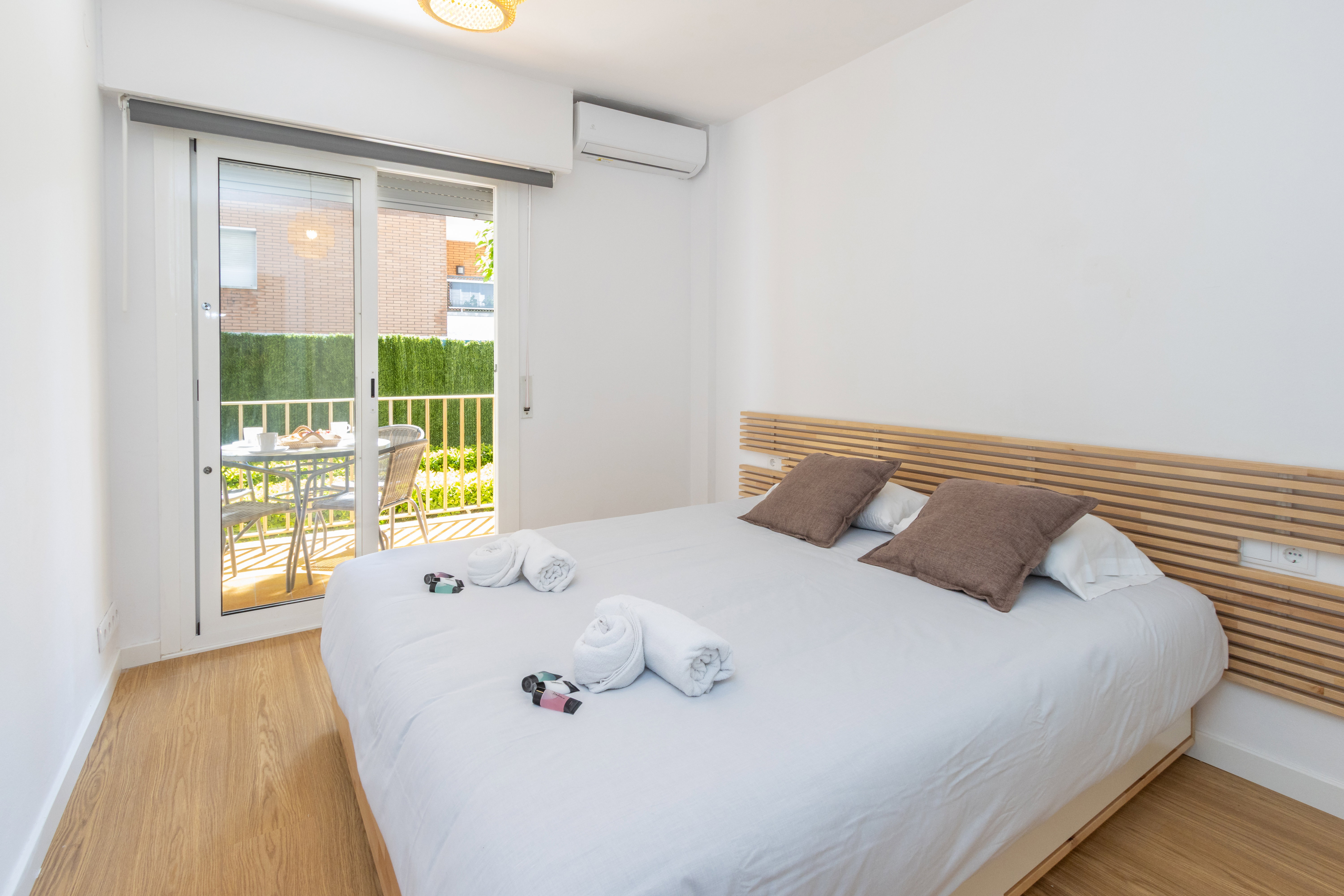 Family apartment with pool next to the beach