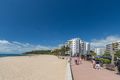 Apartamento familiar con piscina junto a la playa