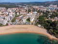 Apartamento familiar con piscina junto a la playa