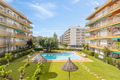 Apartamento familiar con piscina junto a la playa