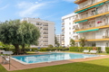 Apartamento familiar con piscina junto a la playa