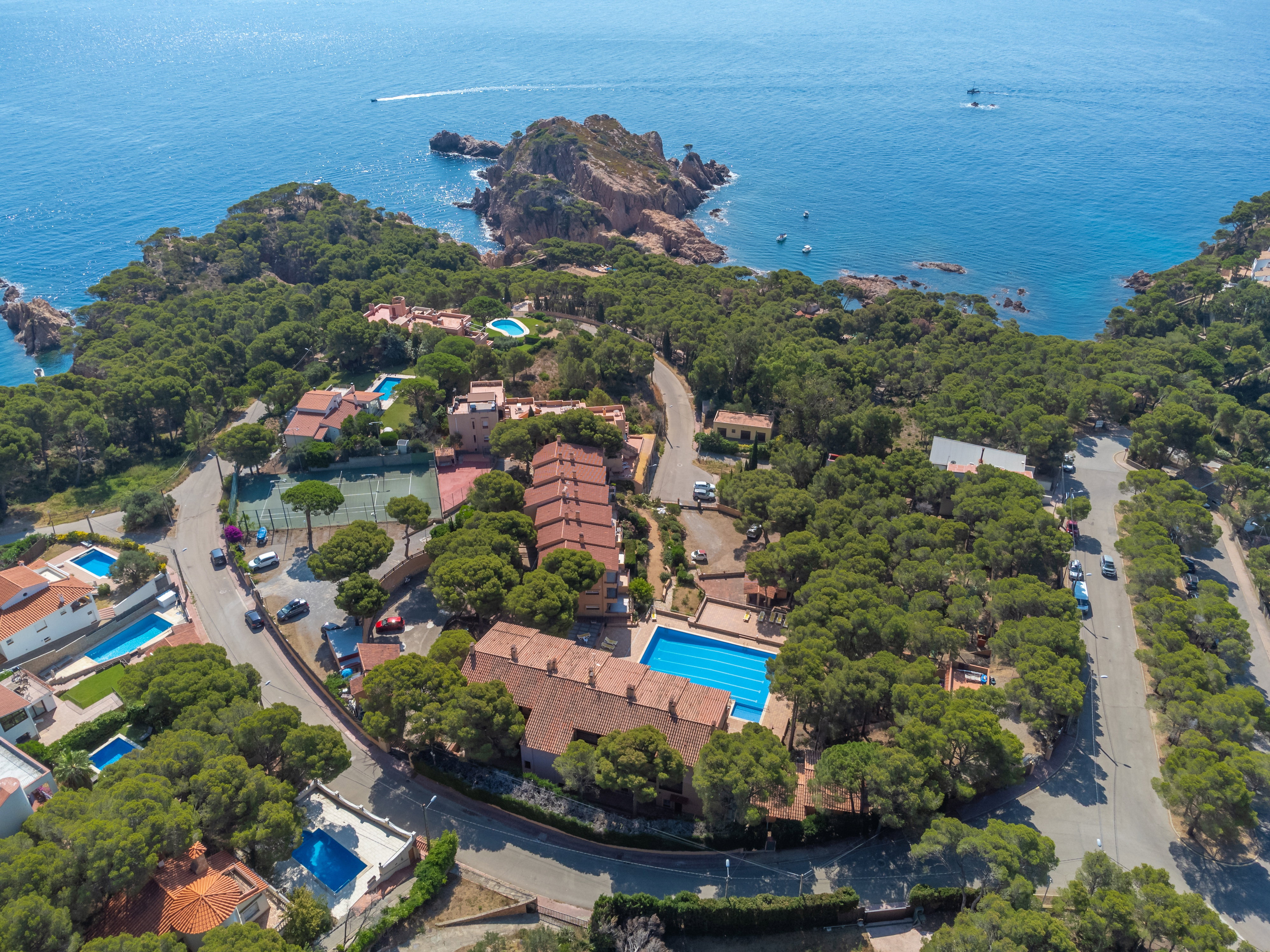 Aigua Xelida: terrazas, piscina y cala