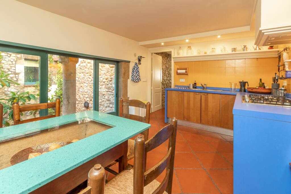 Large stone house in Alt Empordà