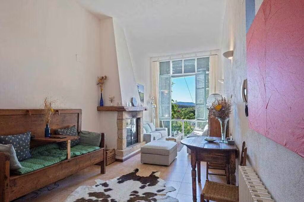 Charming house in Peratallada