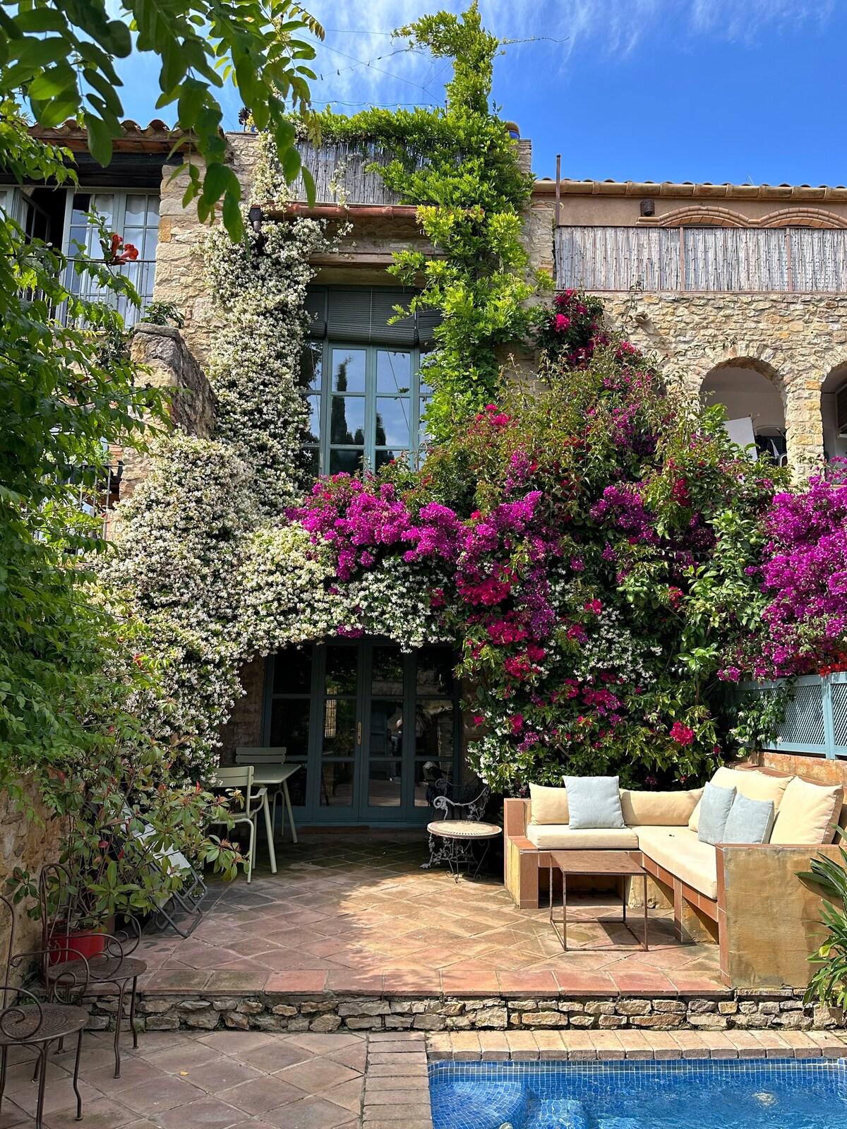 Charming house in Peratallada