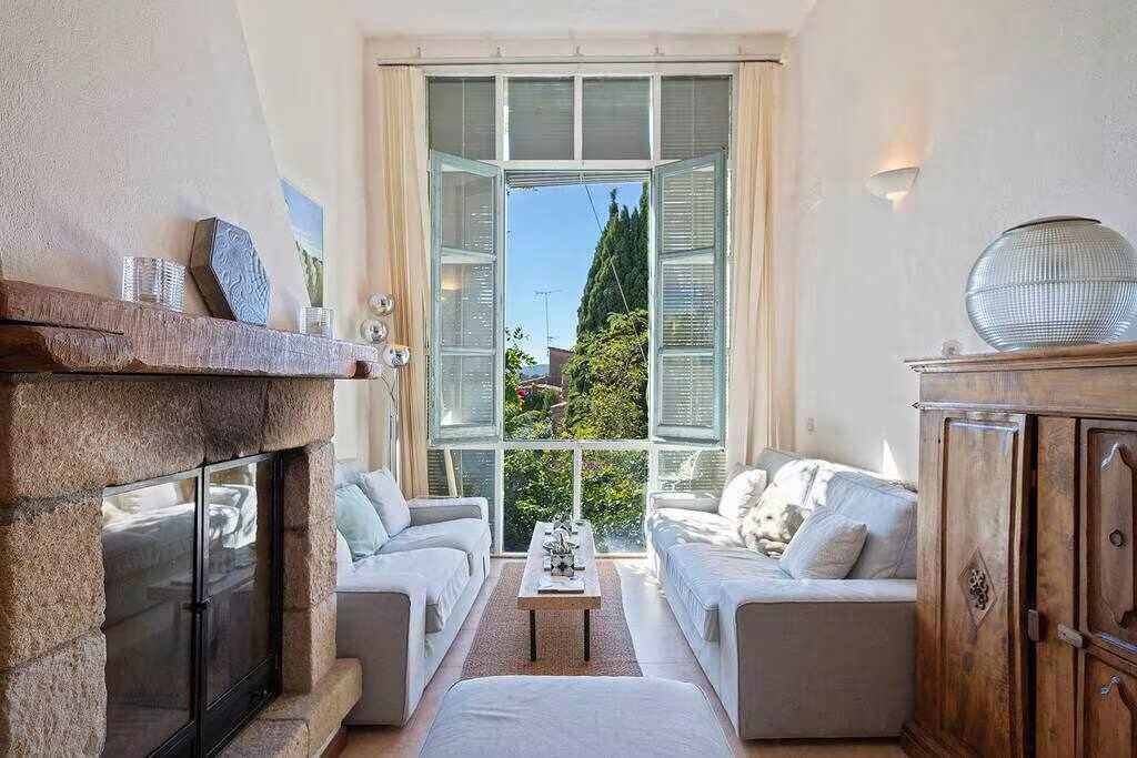 Charming house in Peratallada