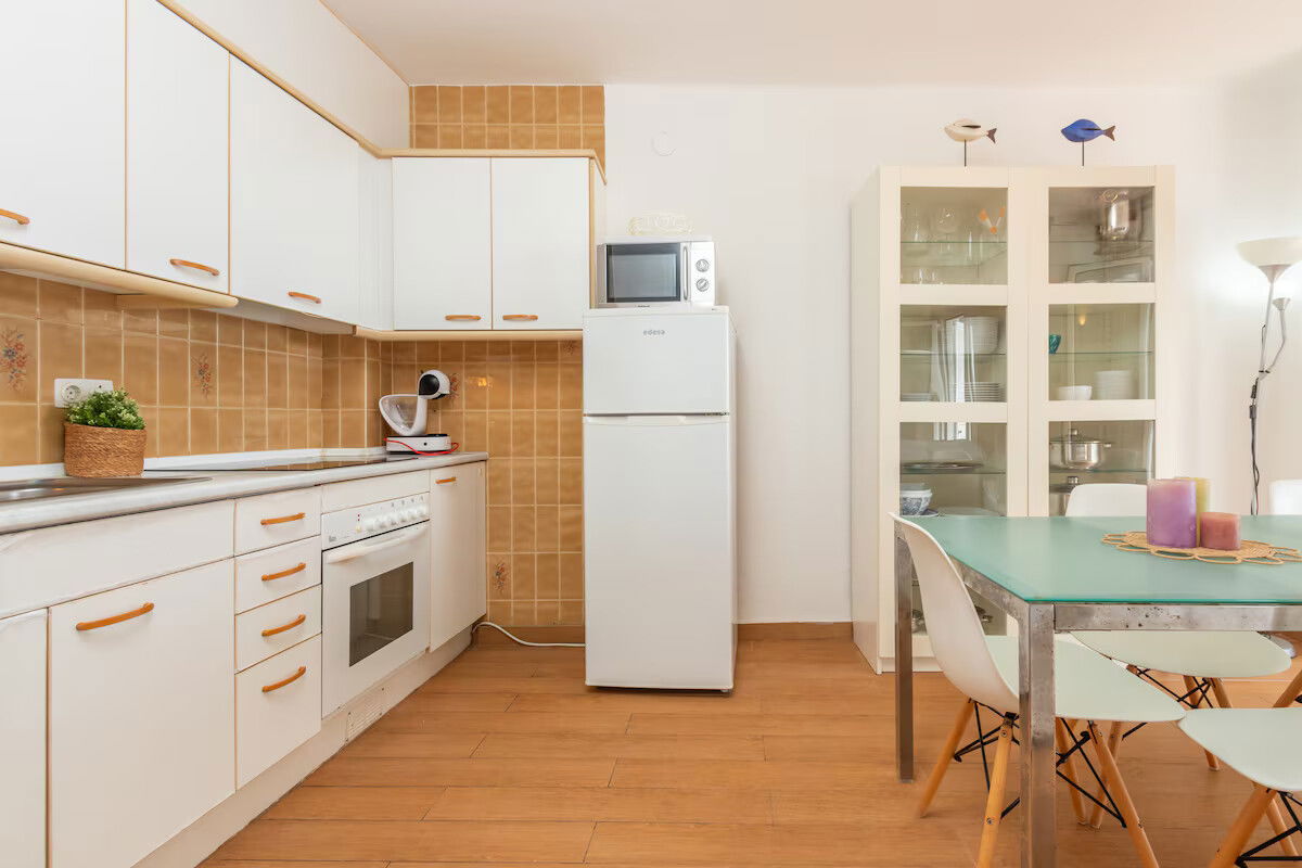 Gracias a su excelente ubicación en el centro del paseo de Tamariu dispone a su