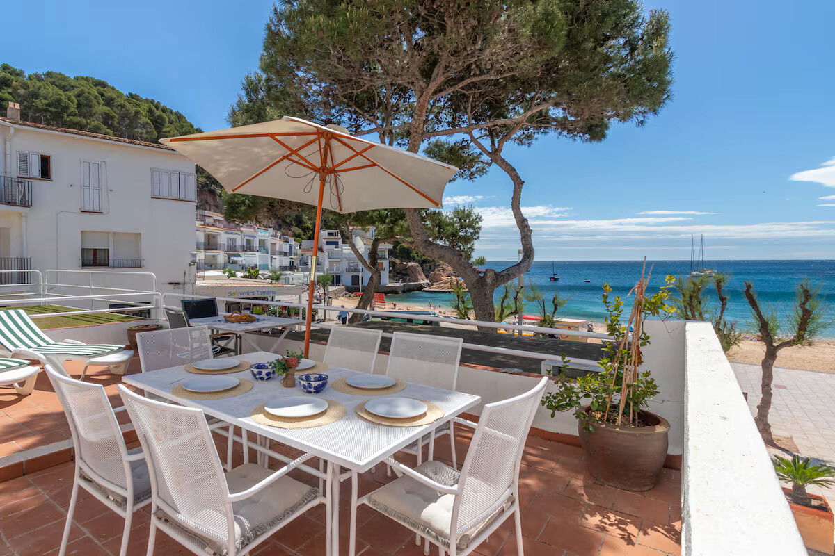 I Beachfront apartment in Tamariu beach