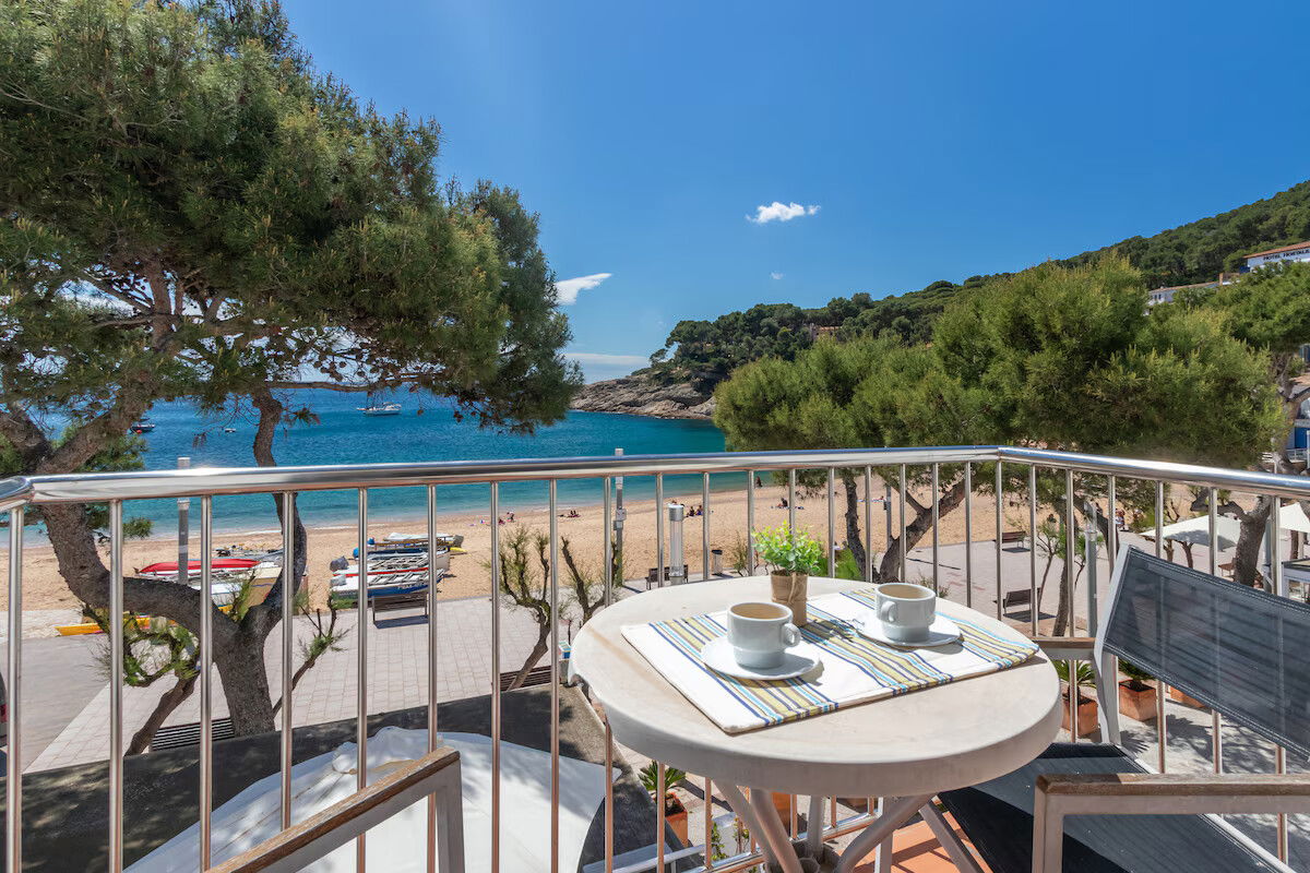 II Apartment facing the sea in Tamariu