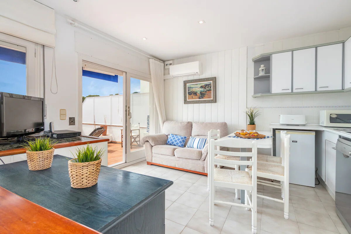 Apartamento frente al mar en preciosa playa de Tamariu.